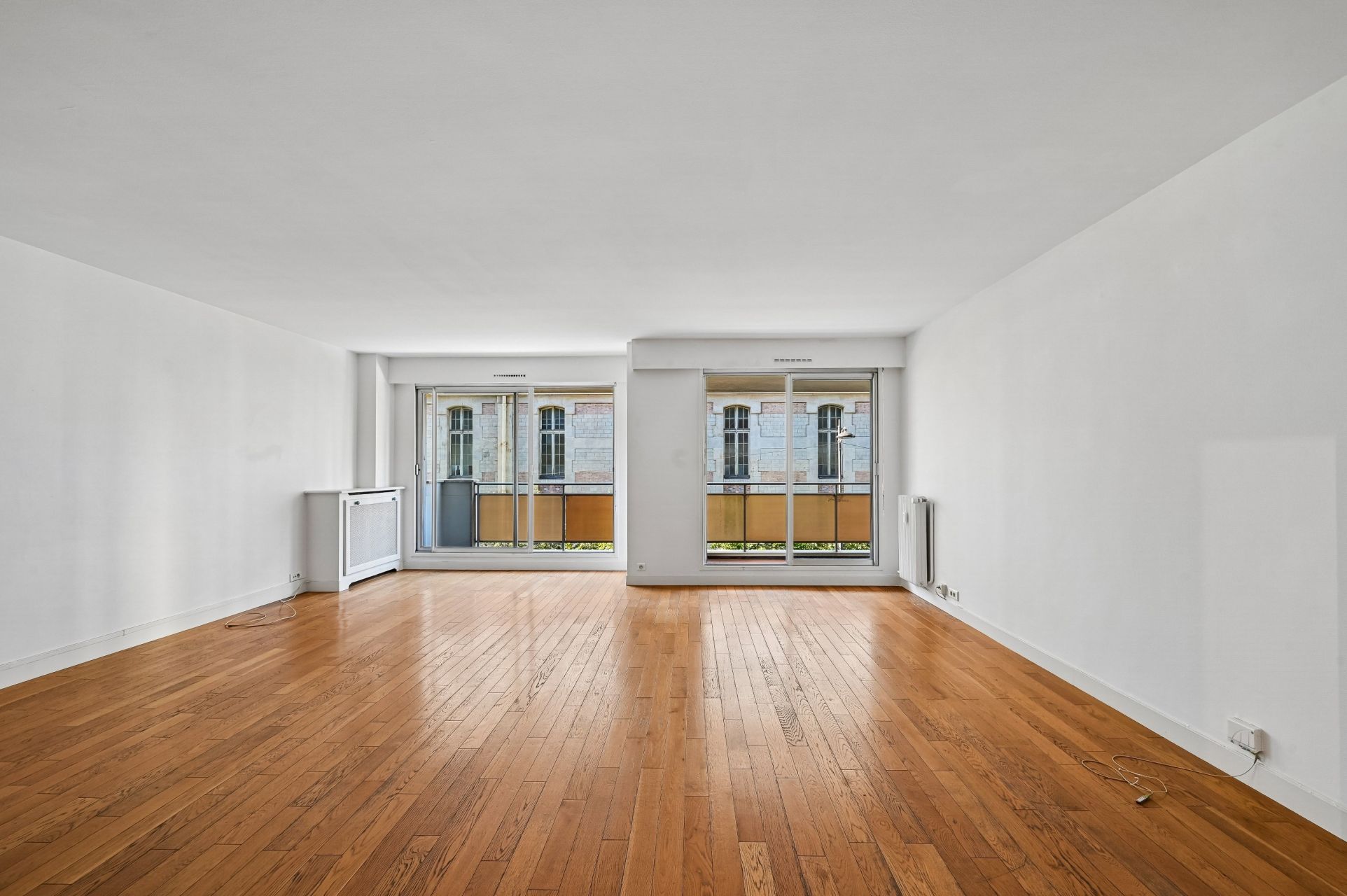luxury apartment 4 Rooms for sale on PARIS (75116)