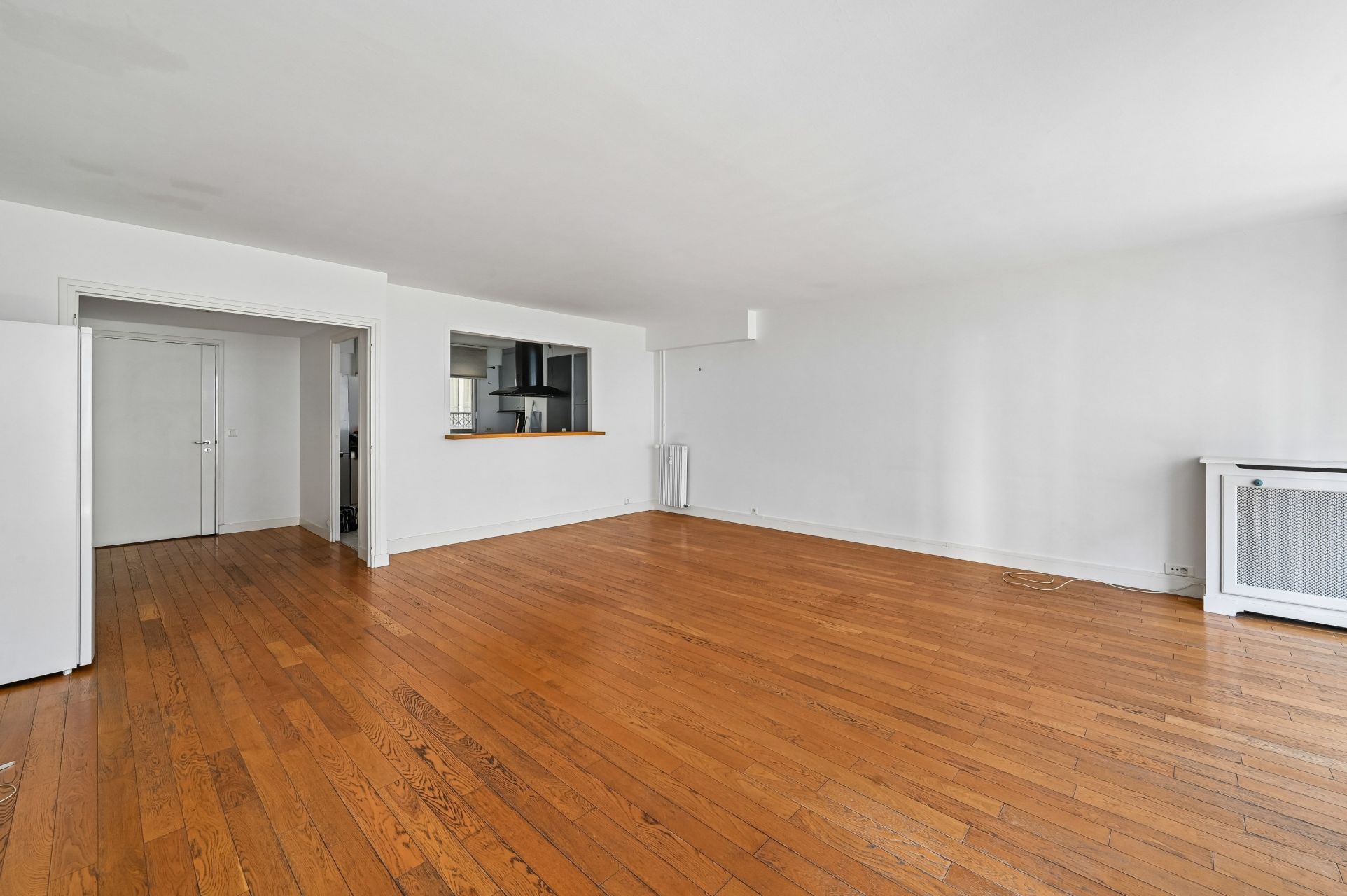 luxury apartment 4 Rooms for sale on PARIS (75116)