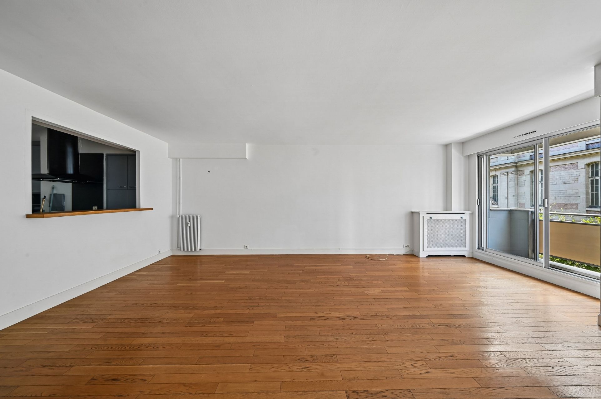 luxury apartment 4 Rooms for sale on PARIS (75116)