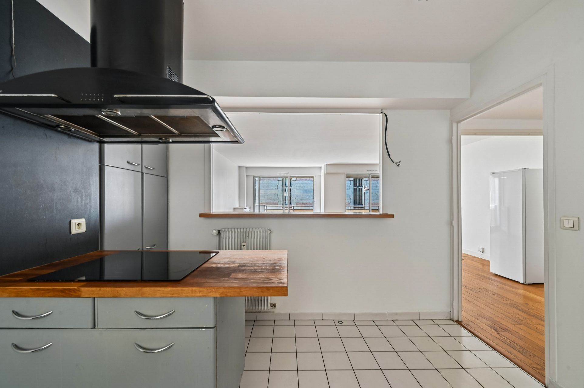 luxury apartment 4 Rooms for sale on PARIS (75116)
