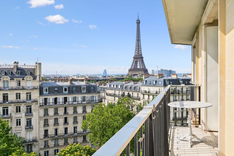 luxury apartment 5 Rooms for sale on PARIS (75016)