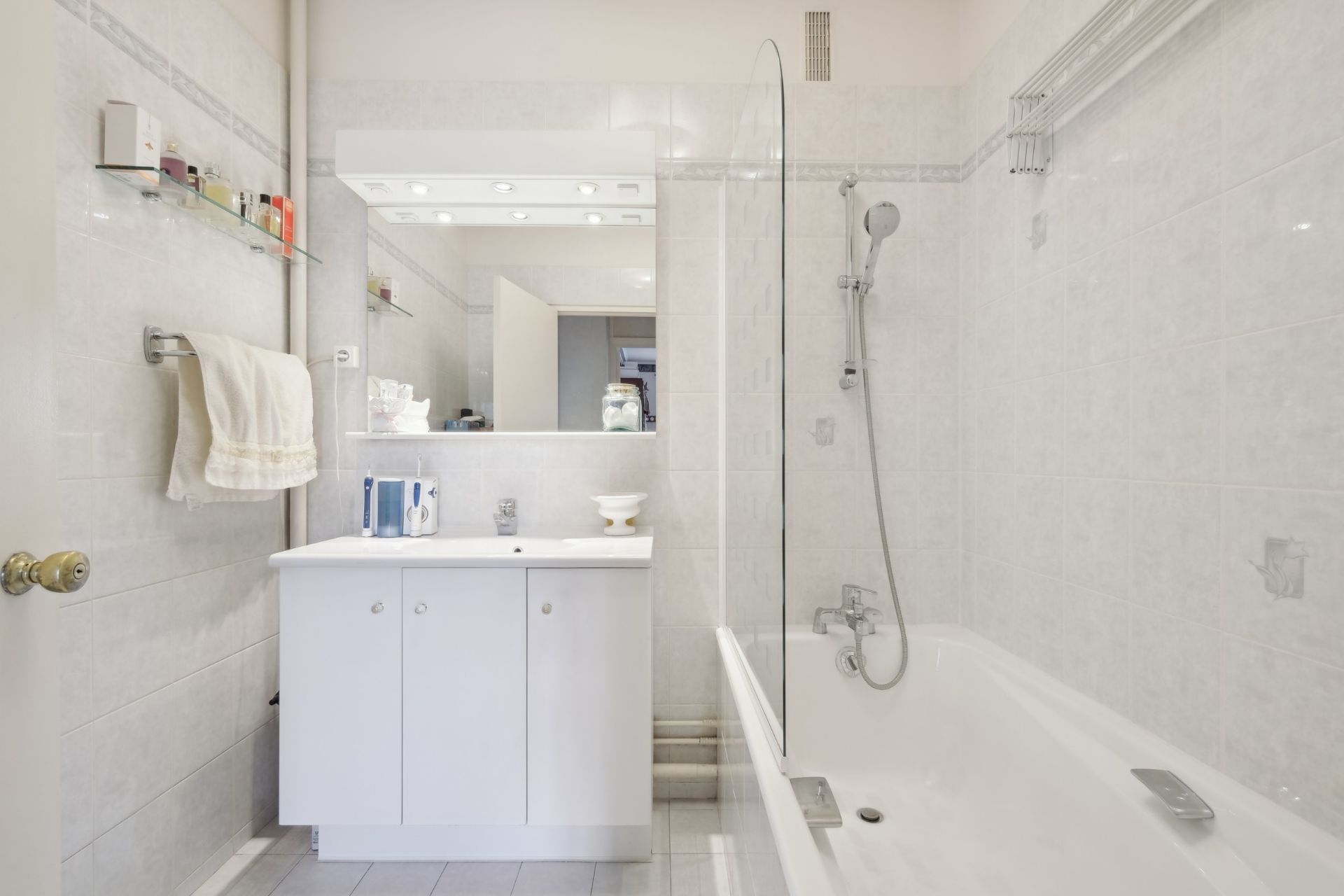 luxury apartment 4 Rooms for sale on NEUILLY SUR SEINE (92200)