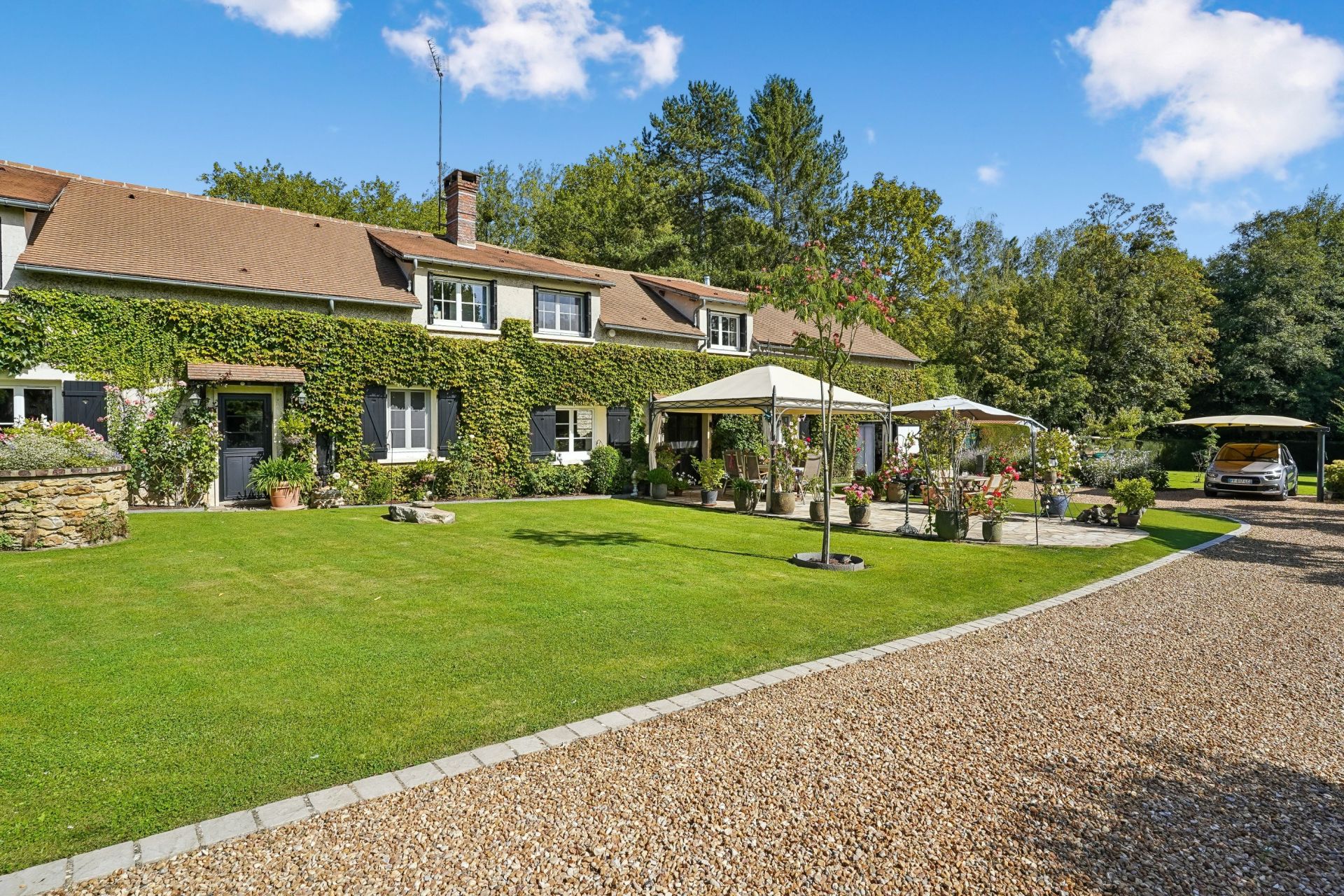 luxury house 7 Rooms for sale on POIGNY LA FORET (78125)