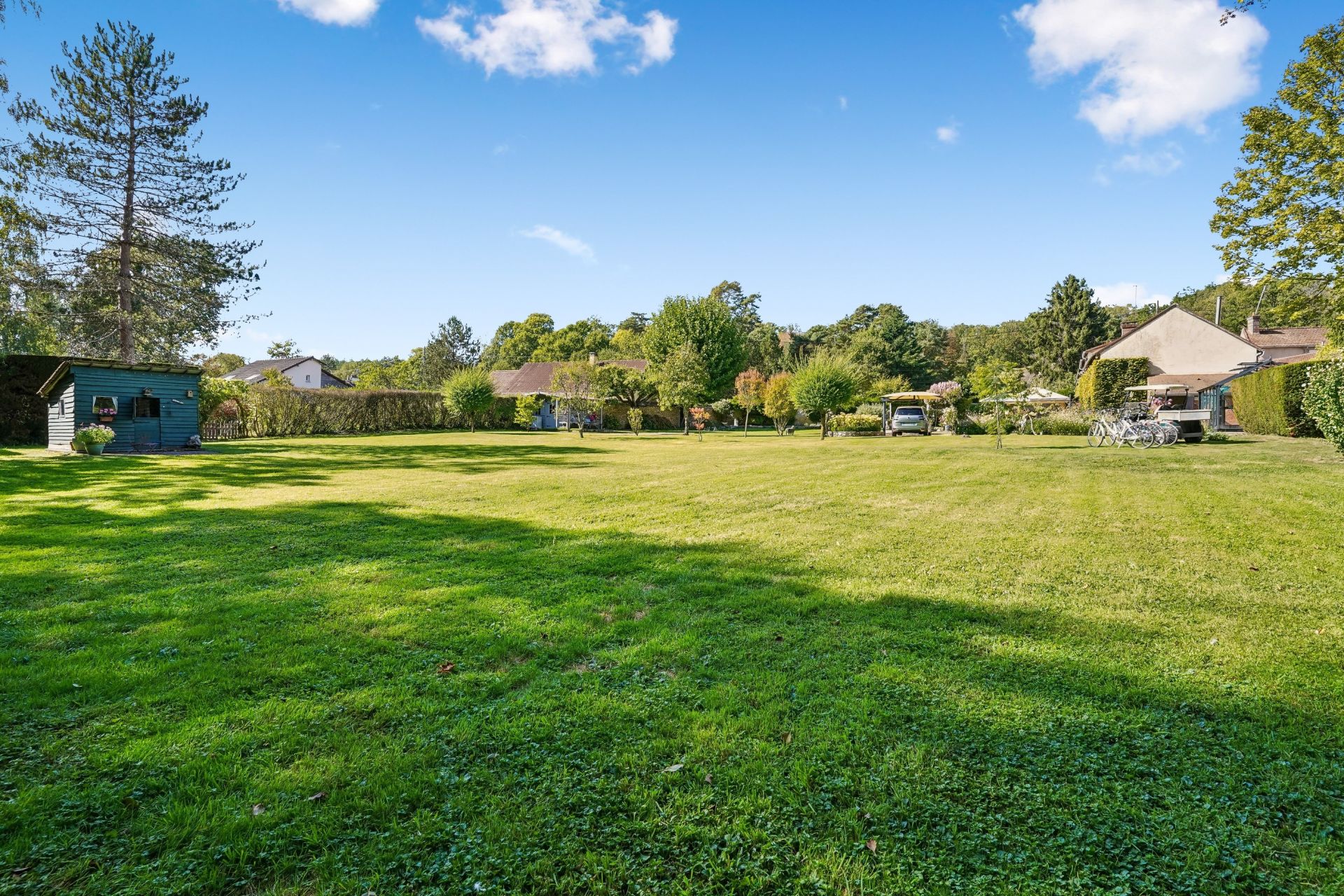 luxury house 7 Rooms for sale on POIGNY LA FORET (78125)