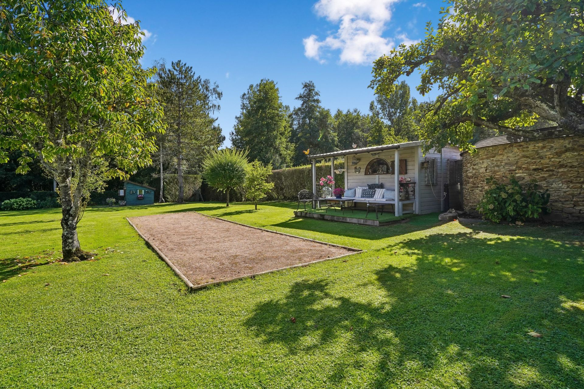 luxury house 7 Rooms for sale on POIGNY LA FORET (78125)