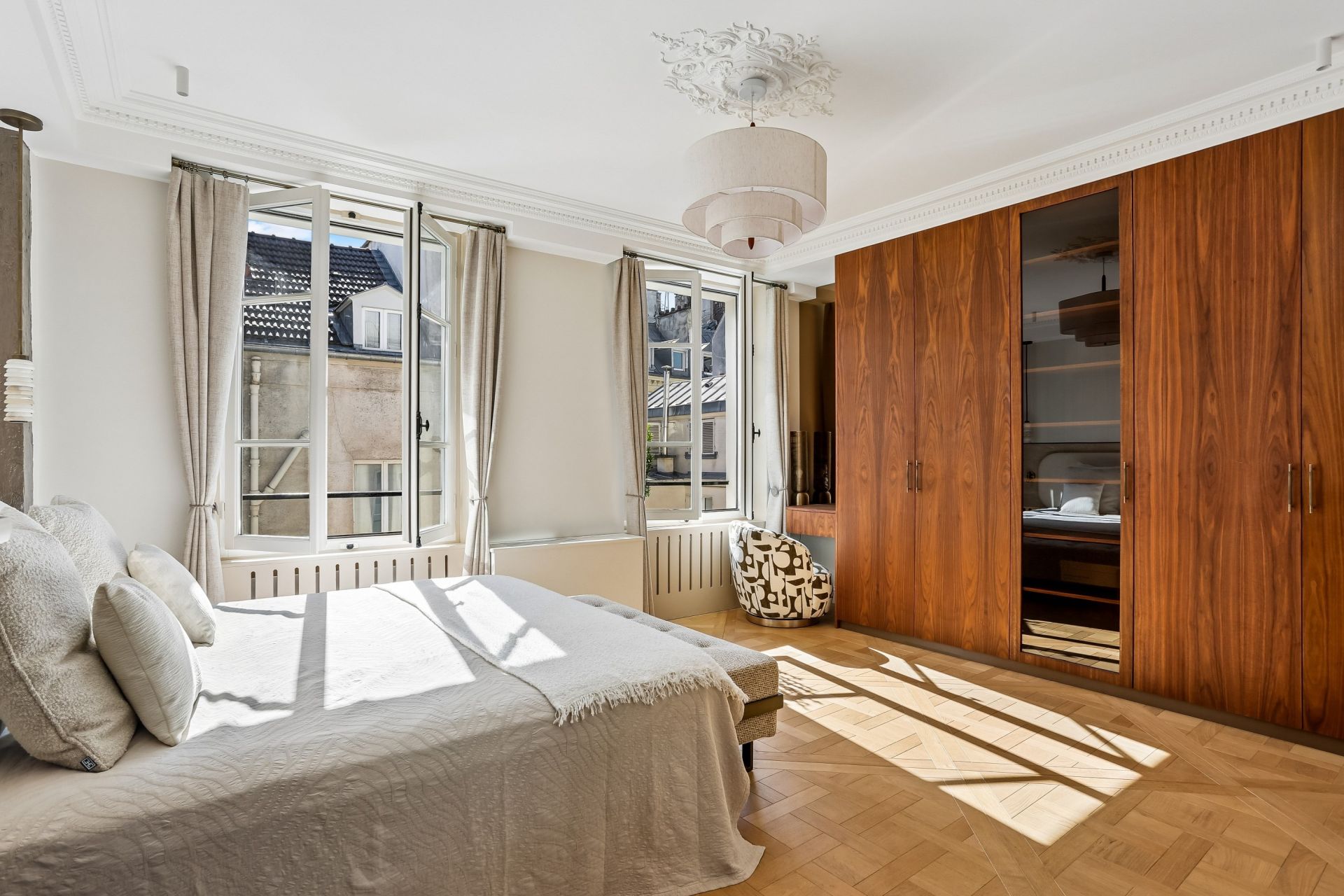 luxury apartment 6 Rooms for sale on PARIS (75001)