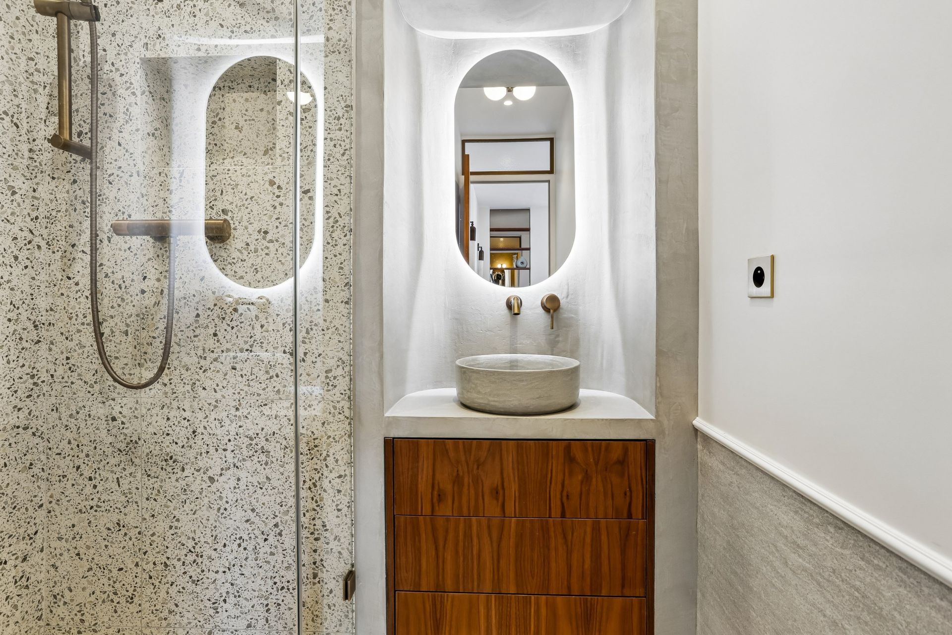 luxury apartment 6 Rooms for sale on PARIS (75001)