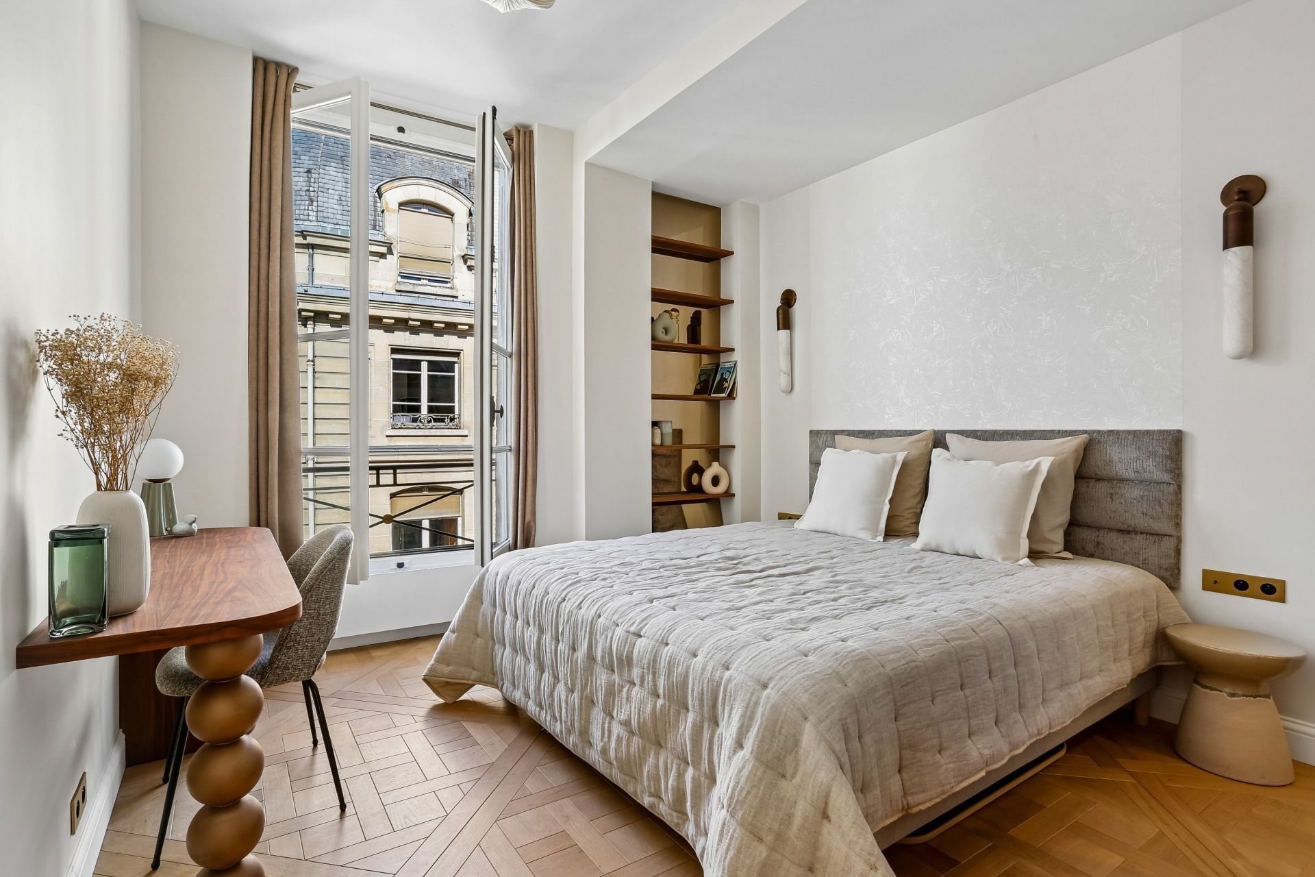 luxury apartment 6 Rooms for sale on PARIS (75001)