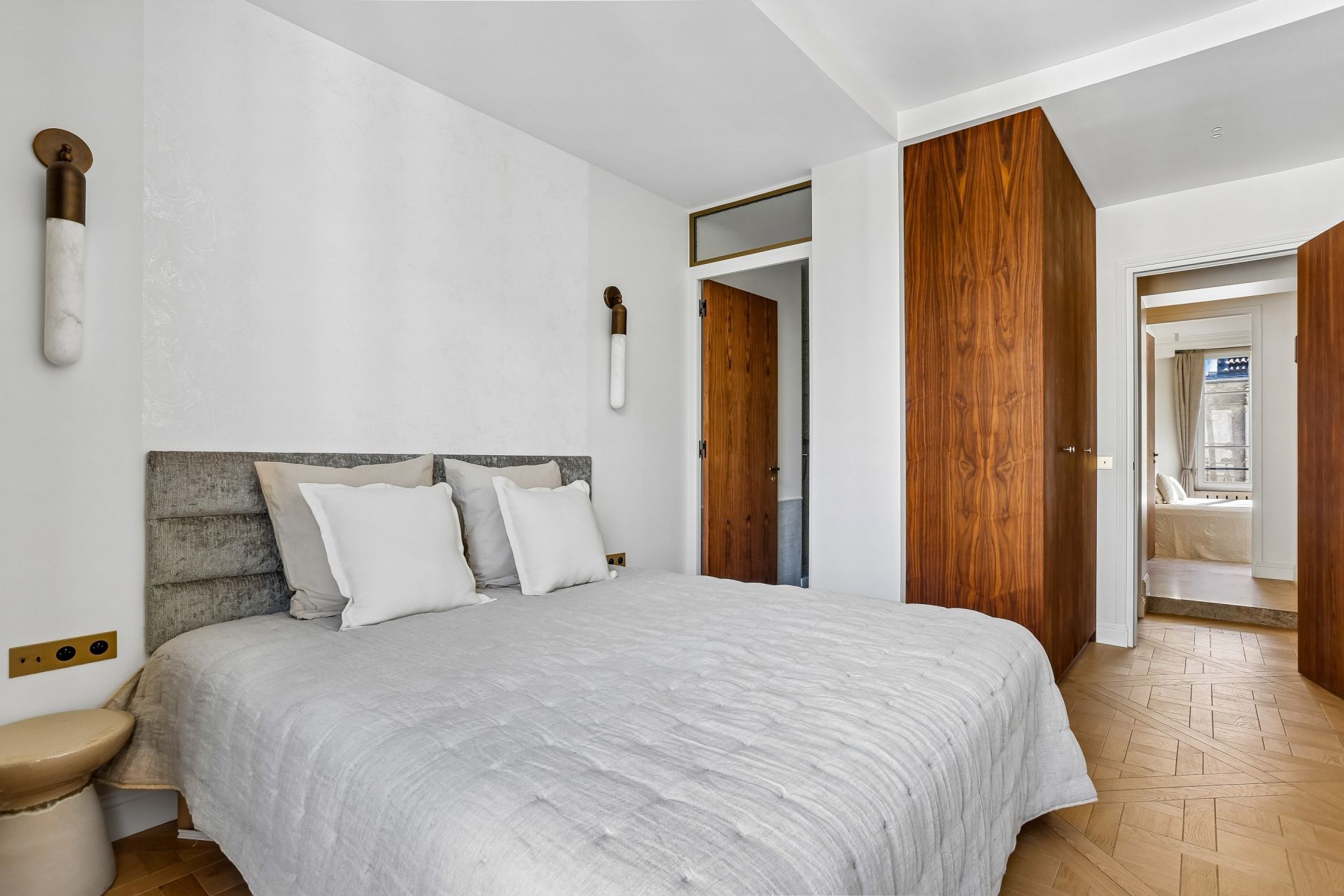 luxury apartment 6 Rooms for sale on PARIS (75001)
