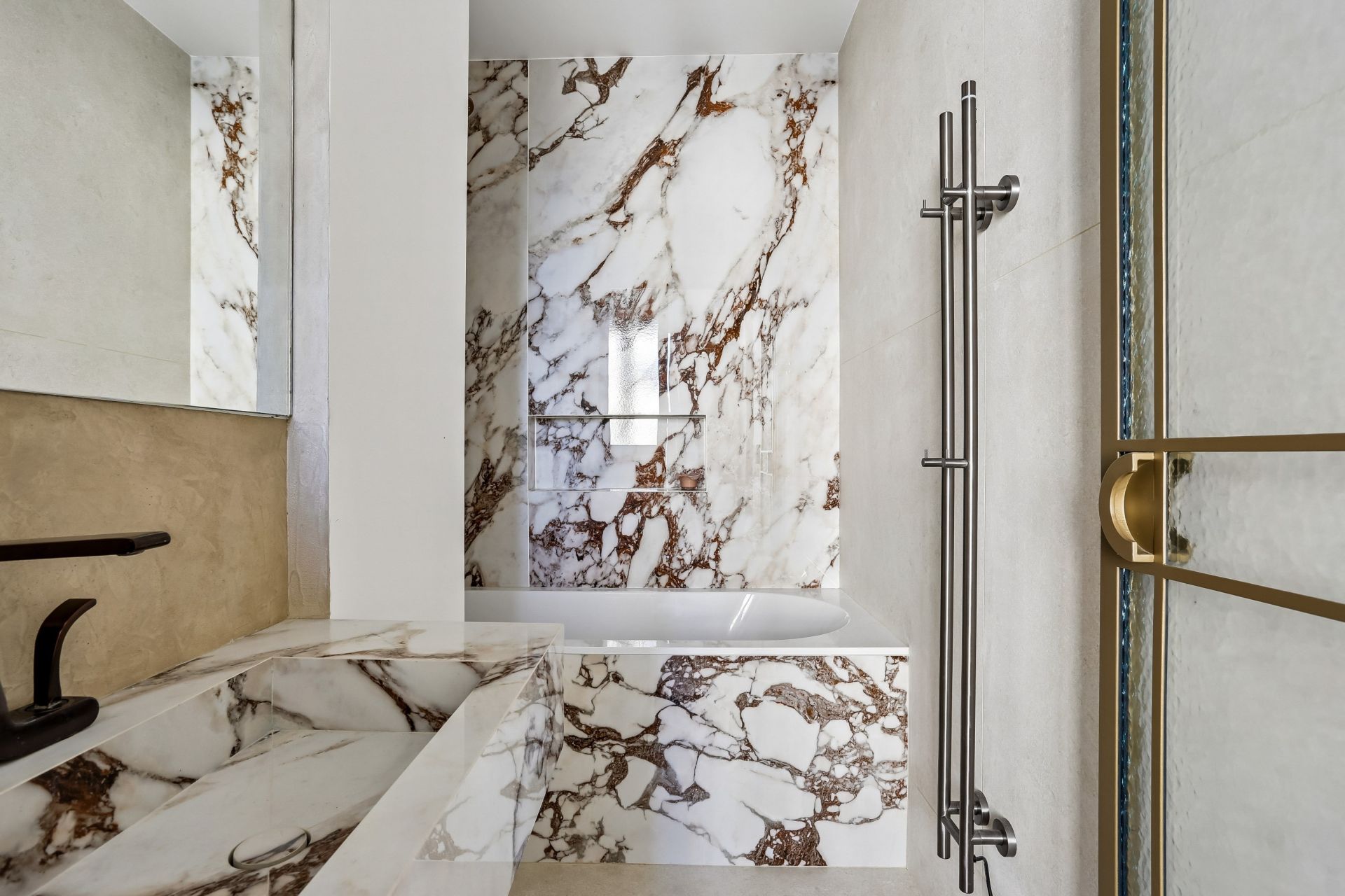 luxury apartment 6 Rooms for sale on PARIS (75001)