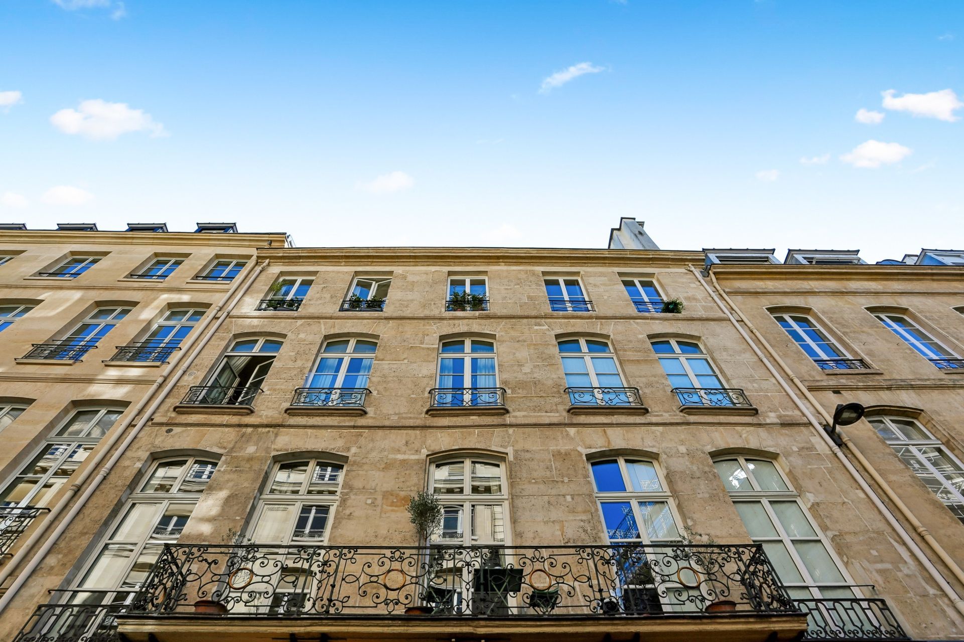 luxury apartment 6 Rooms for sale on PARIS (75001)