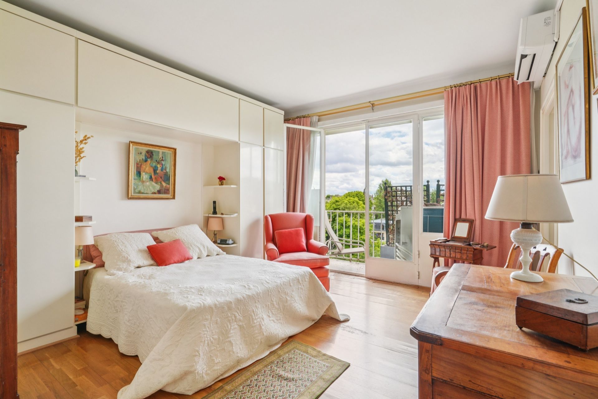 luxury apartment 6 Rooms for sale on NEUILLY SUR SEINE (92200)
