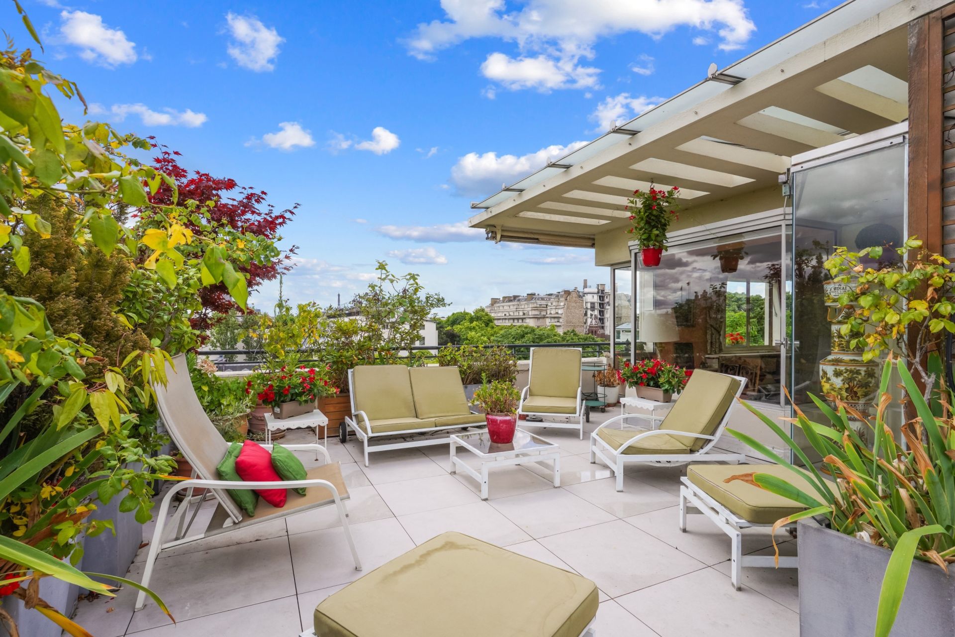 luxury apartment 6 Rooms for sale on NEUILLY SUR SEINE (92200)