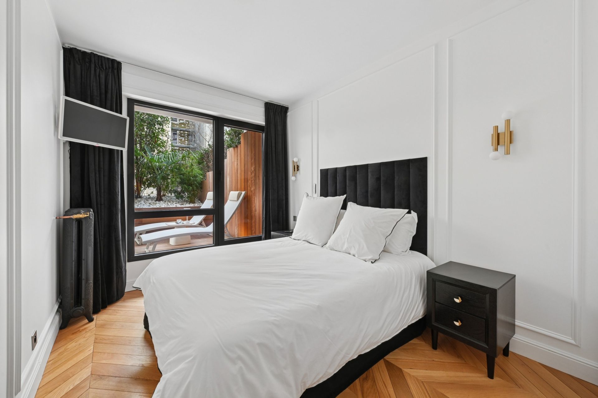 luxury apartment 4 Rooms for sale on PARIS (75011)
