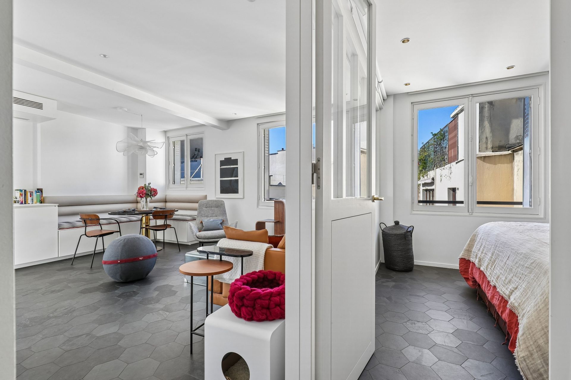 luxury apartment 2 Rooms for sale on PARIS (75004)