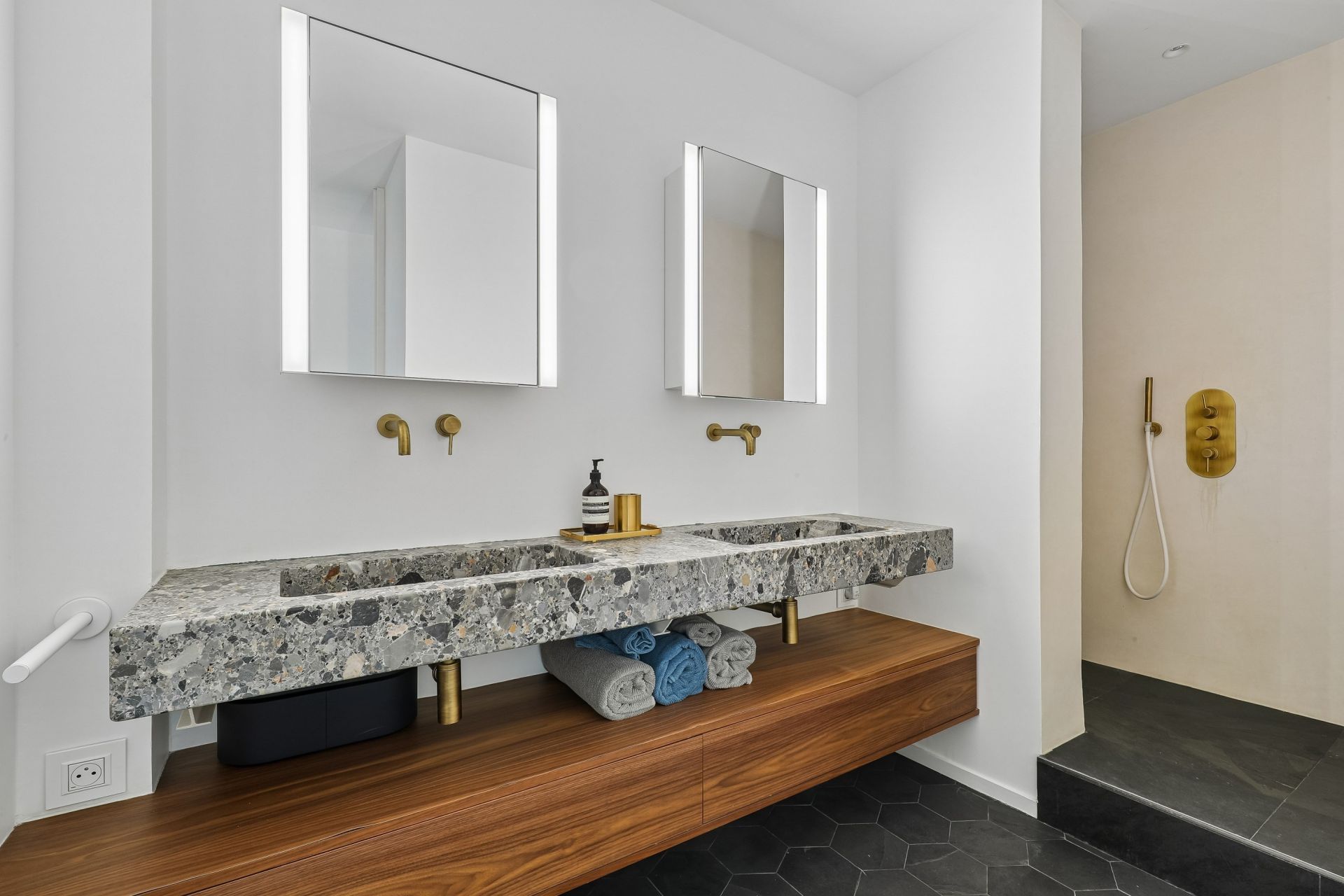 luxury apartment 2 Rooms for sale on PARIS (75004)