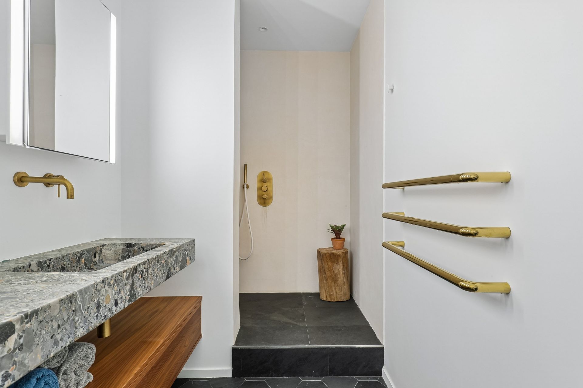 luxury apartment 2 Rooms for sale on PARIS (75004)