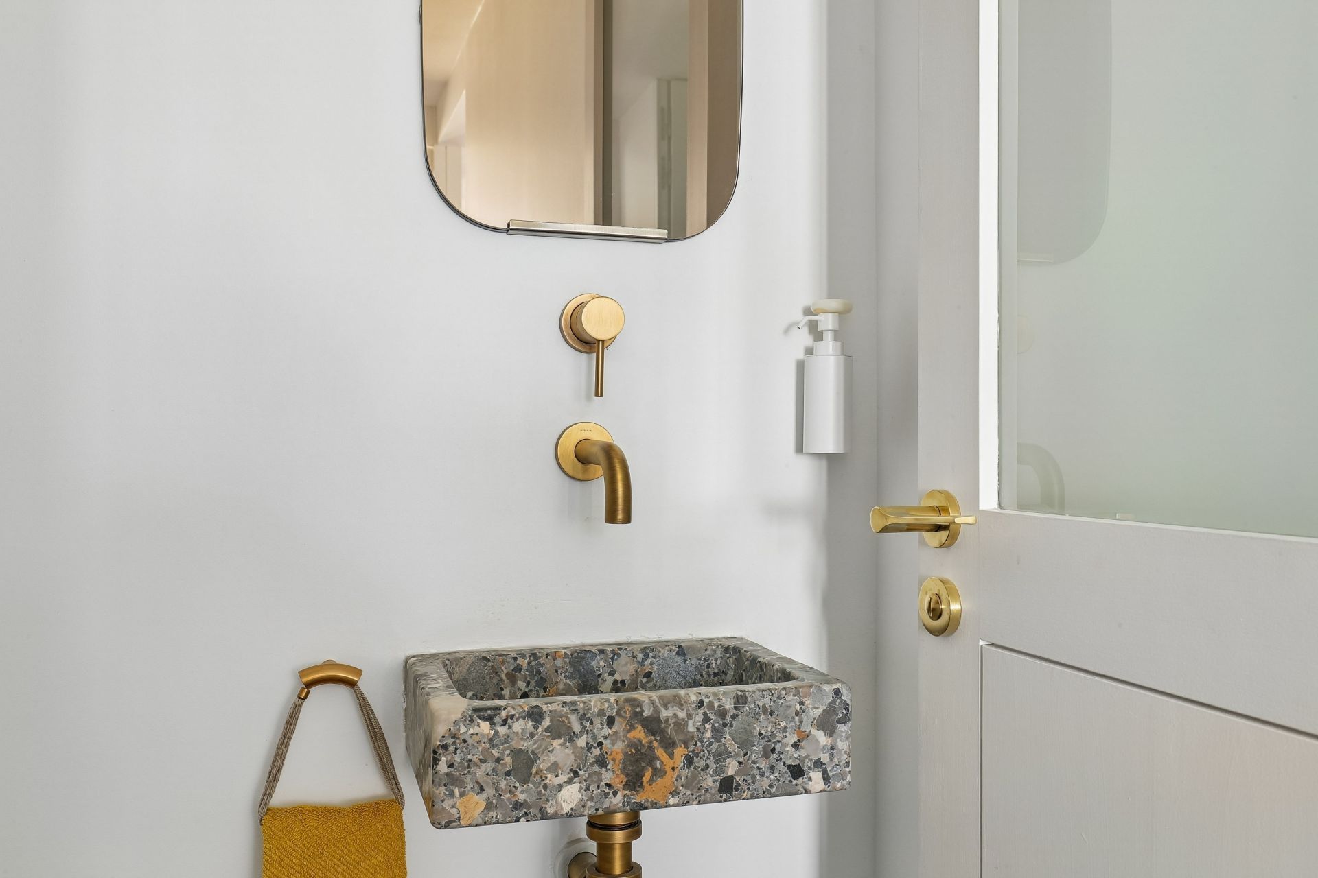 luxury apartment 2 Rooms for sale on PARIS (75004)