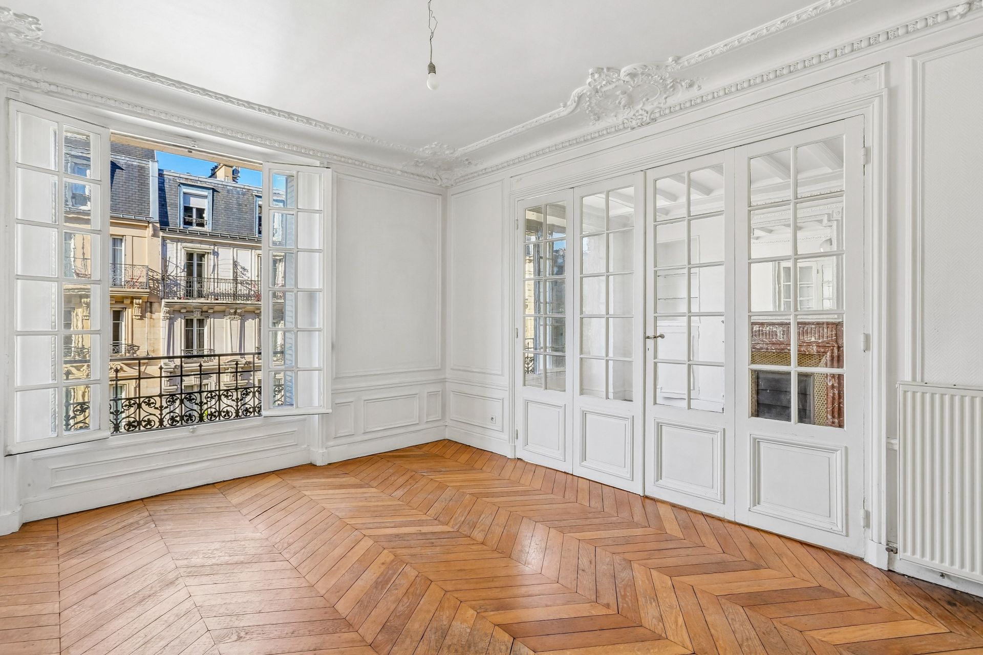 luxury apartment 5 Rooms for sale on PARIS (75012)