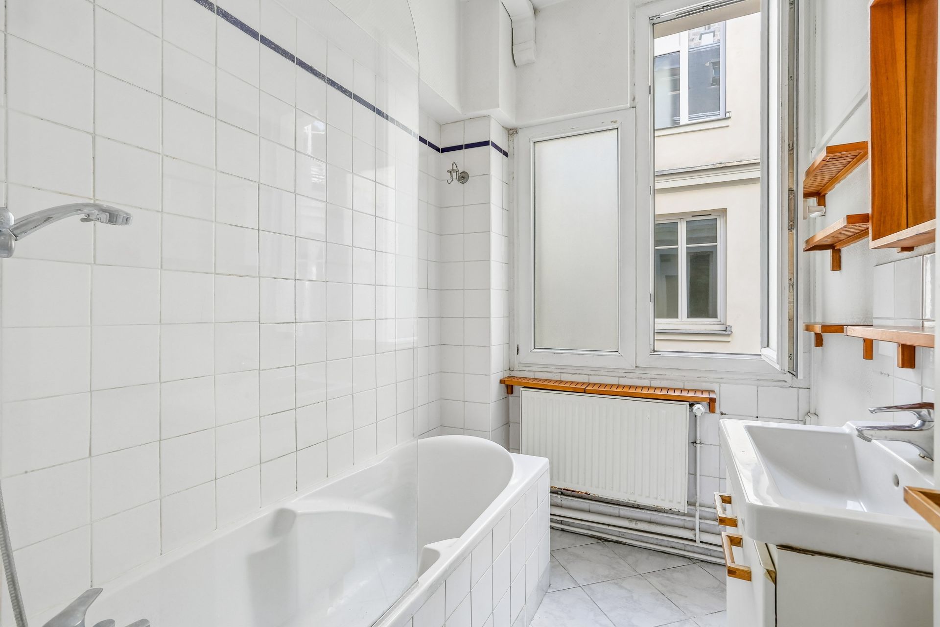 luxury apartment 5 Rooms for sale on PARIS (75012)