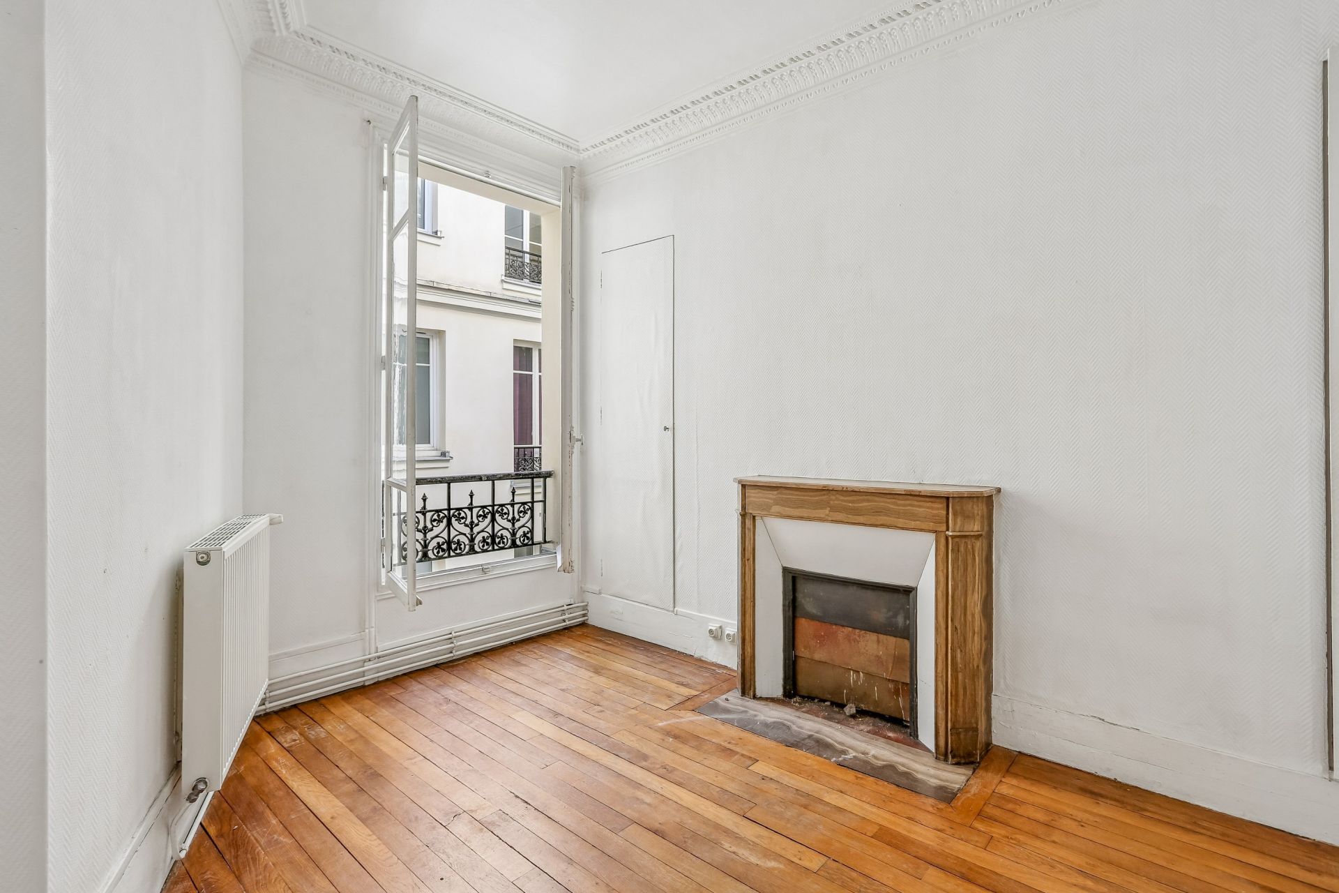 luxury apartment 5 Rooms for sale on PARIS (75012)