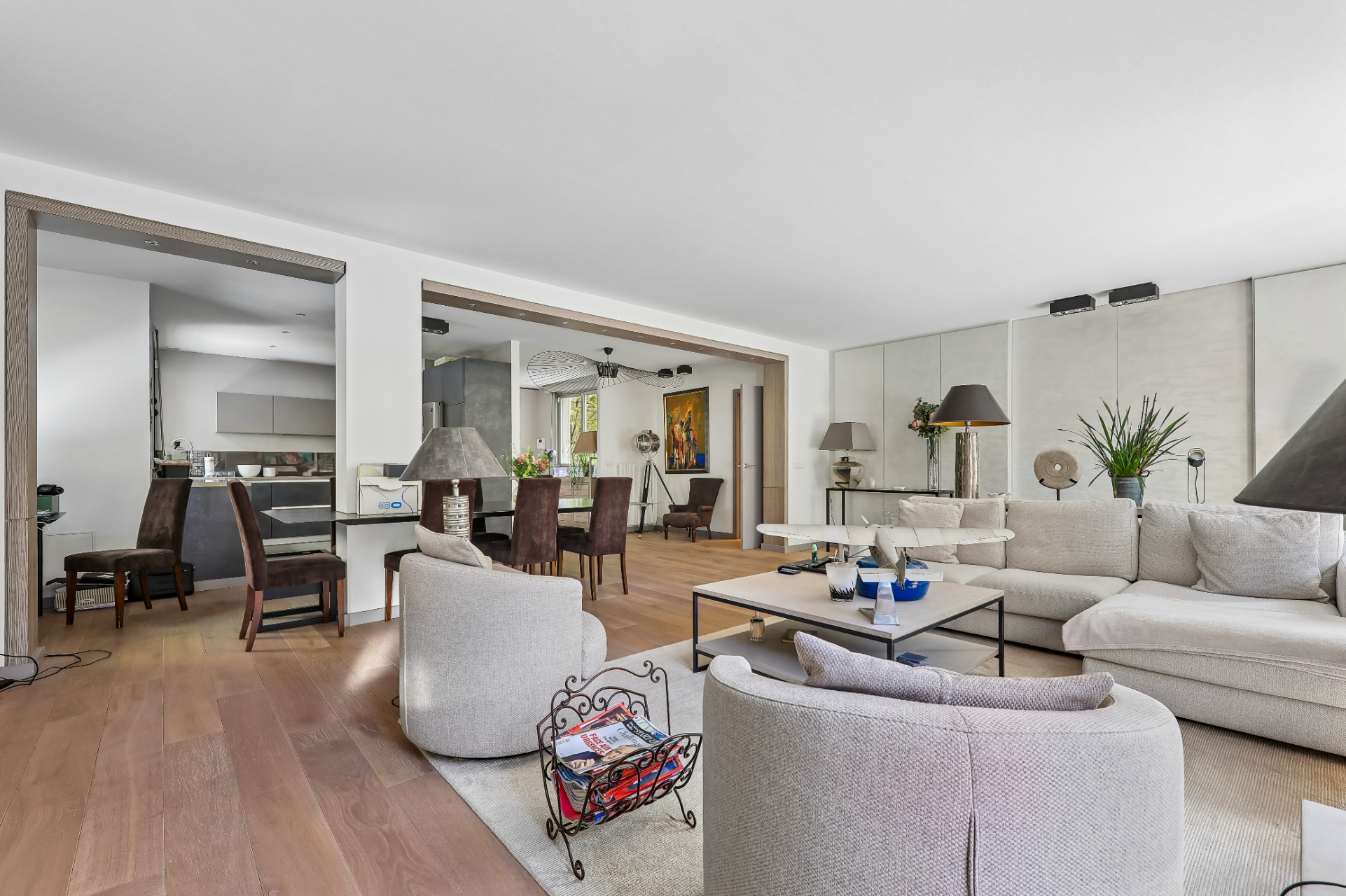 luxury apartment 4 Rooms for sale on PARIS (75116)