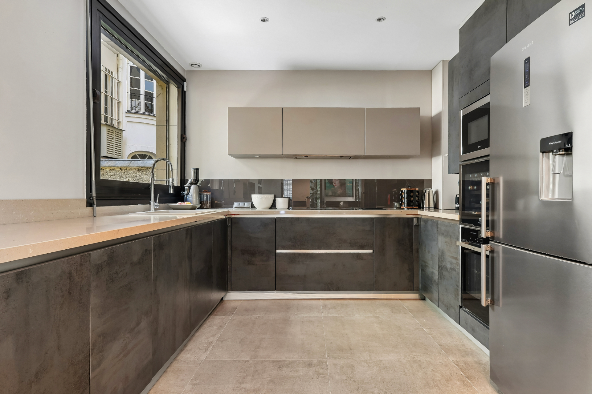 luxury apartment 4 Rooms for sale on PARIS (75116)