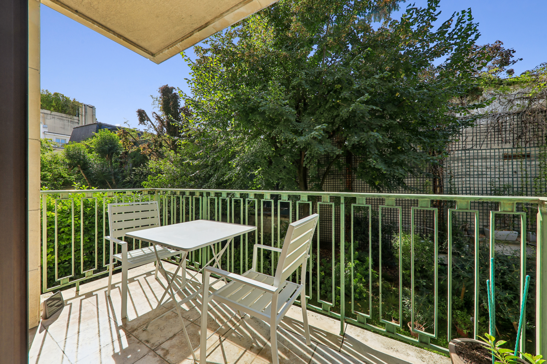 luxury apartment 4 Rooms for sale on PARIS (75116)