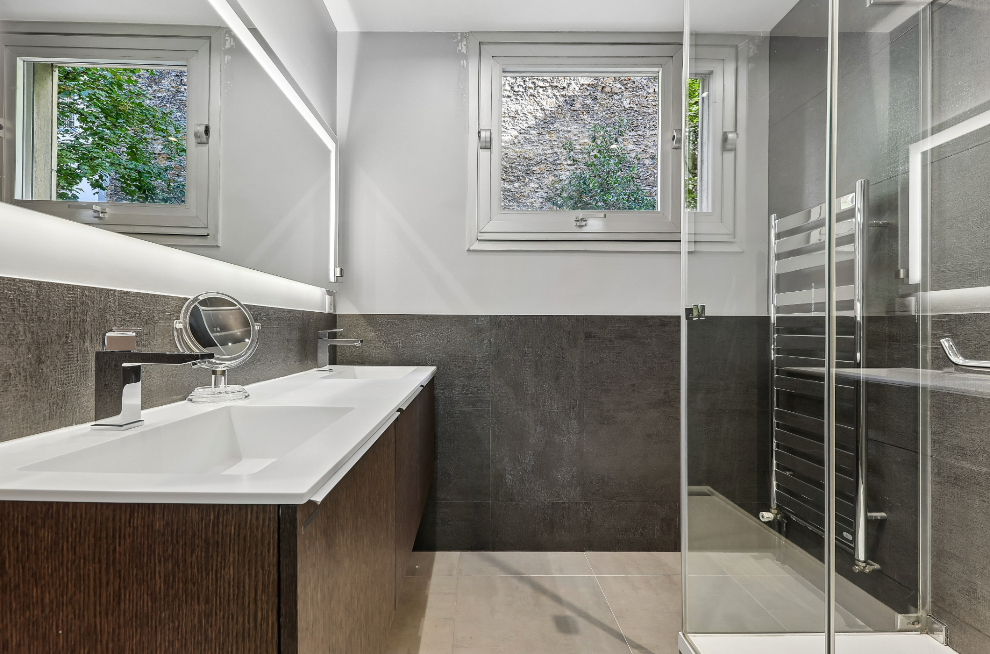 luxury apartment 4 Rooms for sale on PARIS (75116)