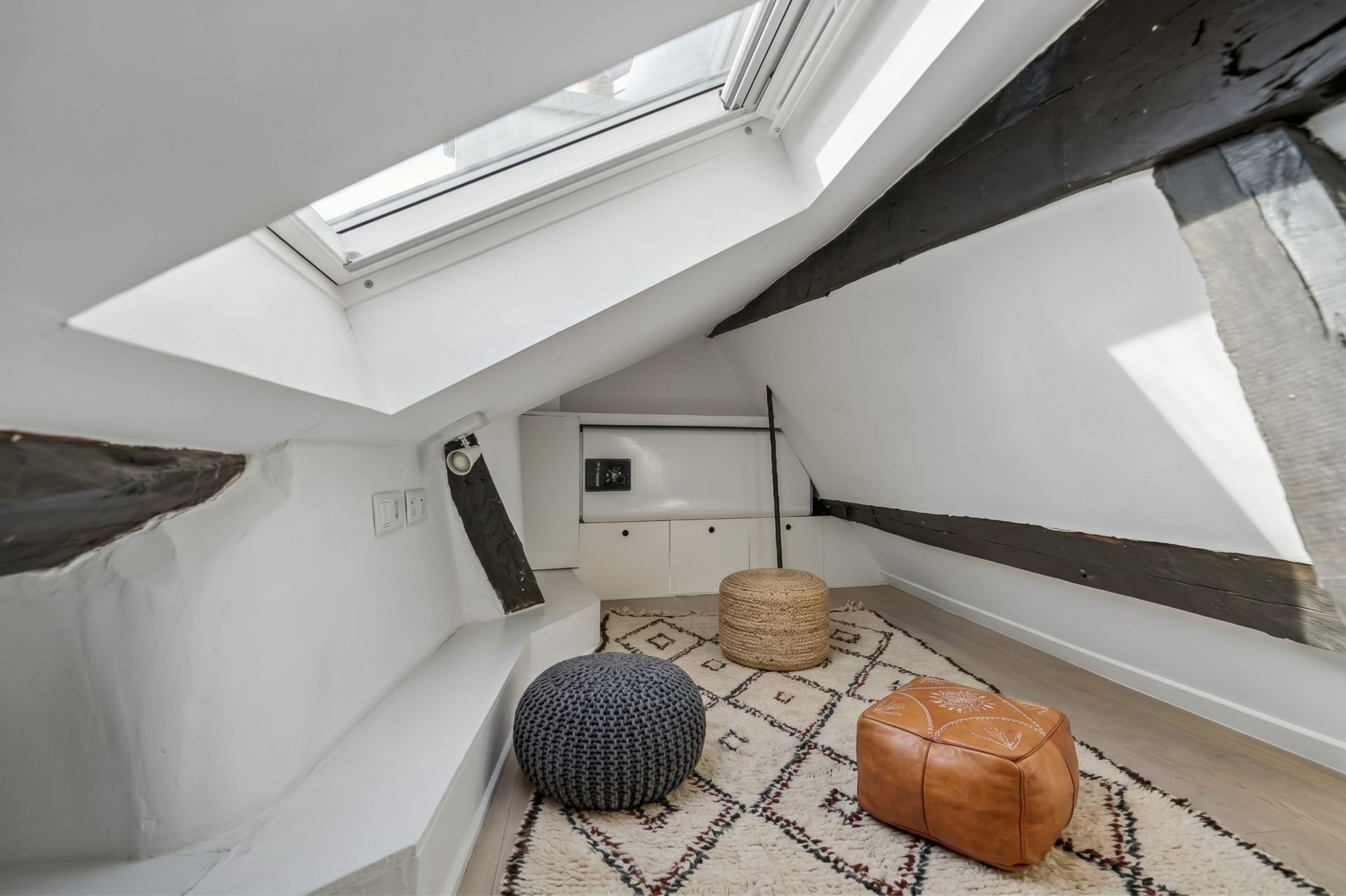 luxury apartment 4 Rooms for sale on PARIS (75004)