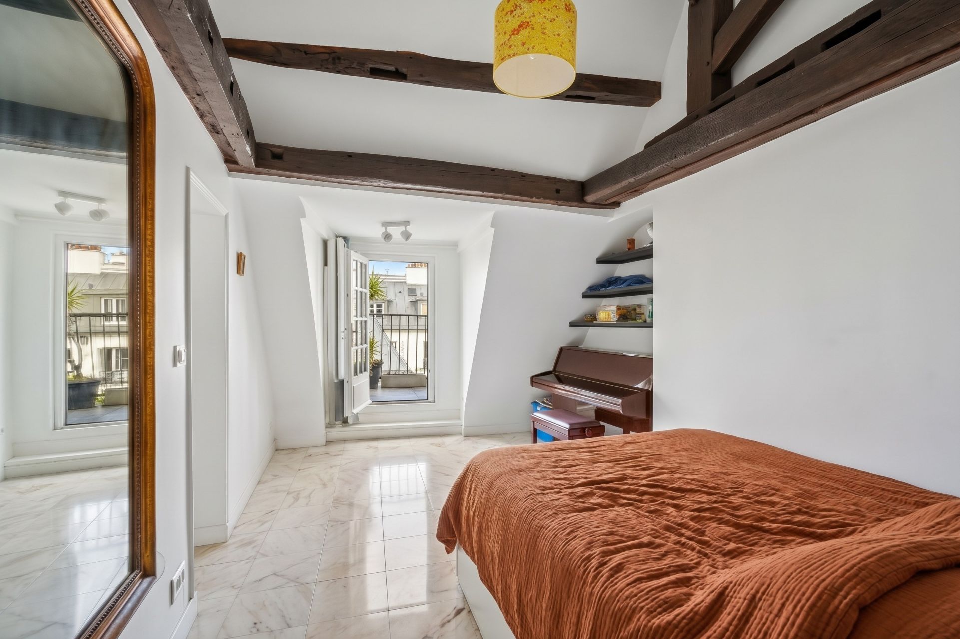 luxury apartment 4 Rooms for sale on PARIS (75004)