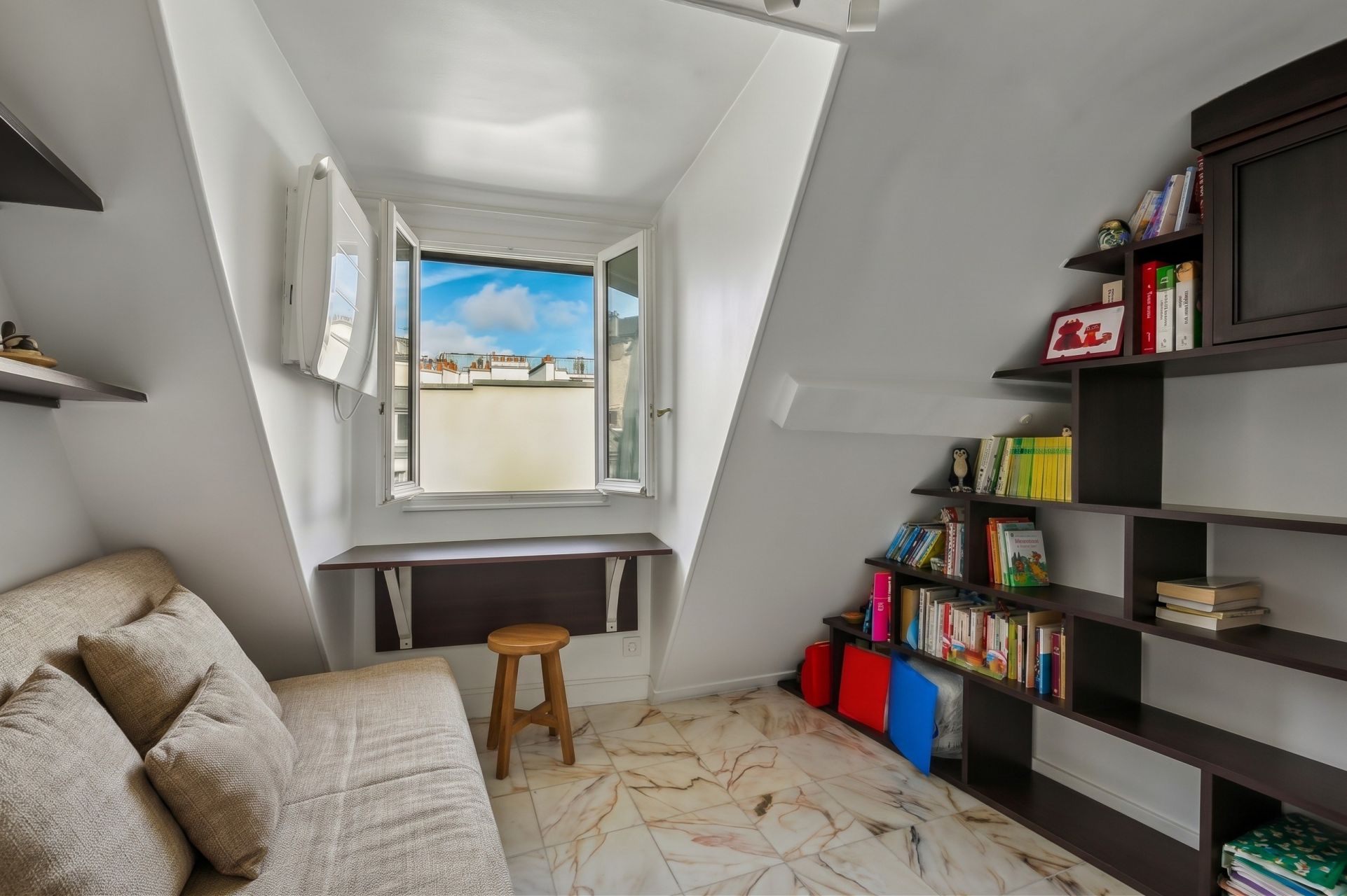 luxury apartment 4 Rooms for sale on PARIS (75004)