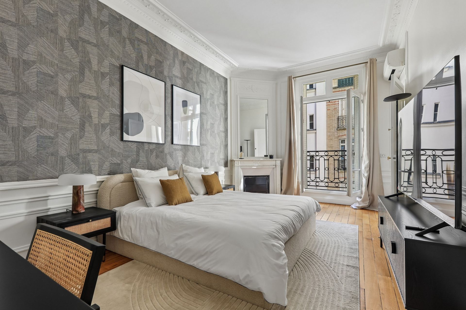 luxury apartment 8 Rooms for sale on PARIS (75007)