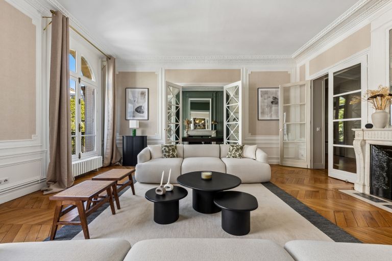 luxury apartment 8 Rooms for sale on PARIS (75007)