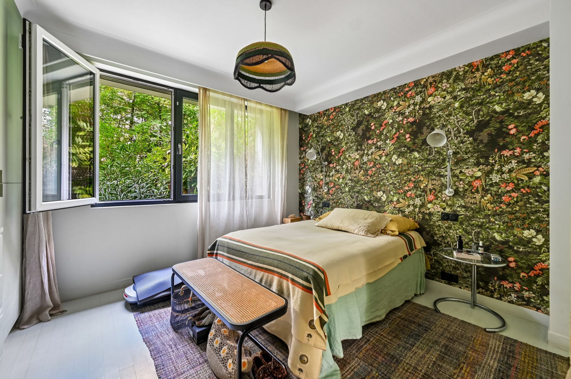 luxury apartment 4 Rooms for sale on PARIS (75016)