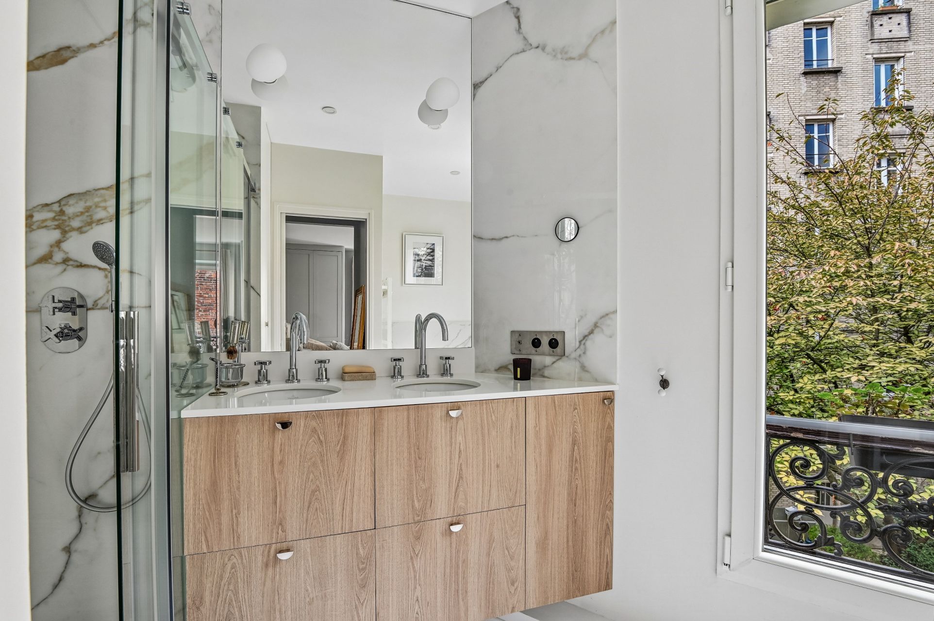luxury apartment 4 Rooms for sale on PARIS (75016)
