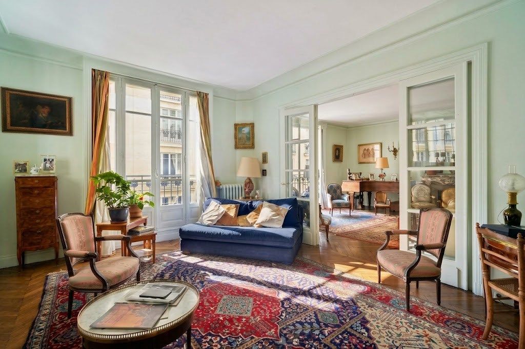 luxury apartment 8 Rooms for sale on PARIS (75116)
