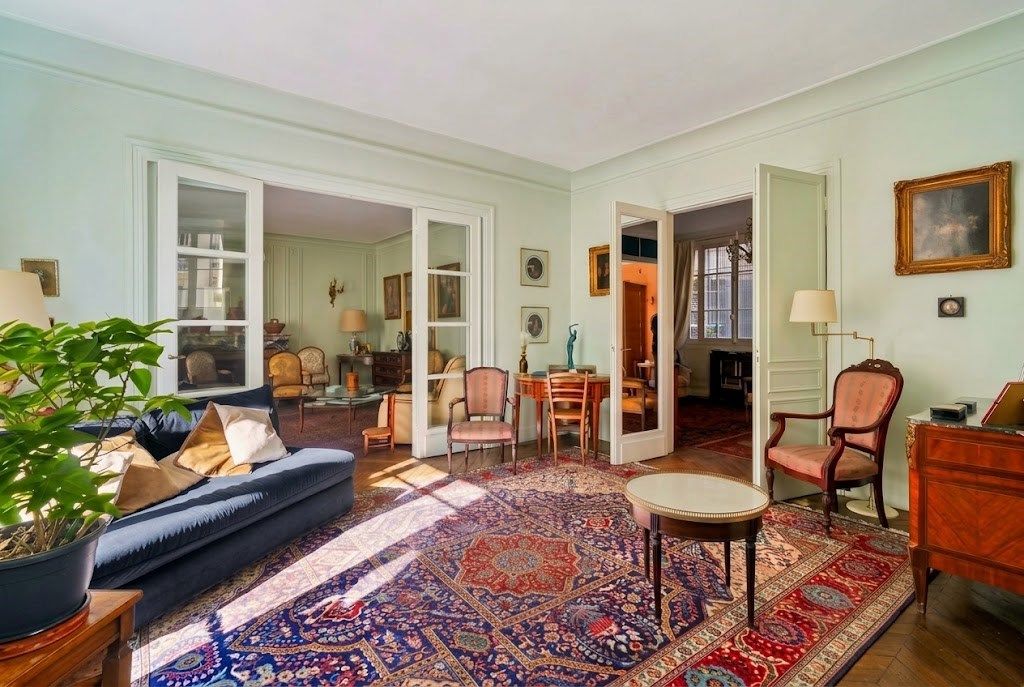 luxury apartment 8 Rooms for sale on PARIS (75116)