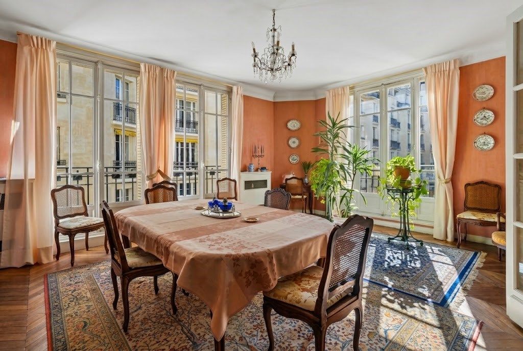 luxury apartment 8 Rooms for sale on PARIS (75116)
