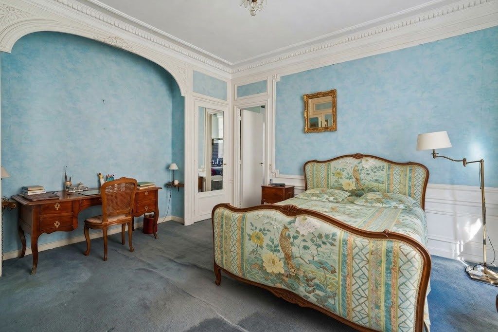 luxury apartment 8 Rooms for sale on PARIS (75116)