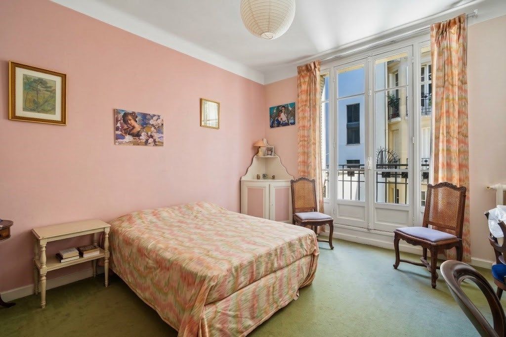 luxury apartment 8 Rooms for sale on PARIS (75116)