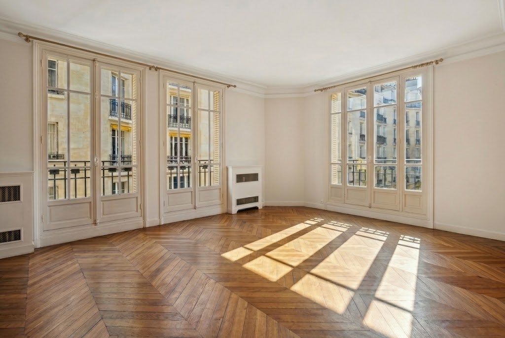 luxury apartment 8 Rooms for sale on PARIS (75116)