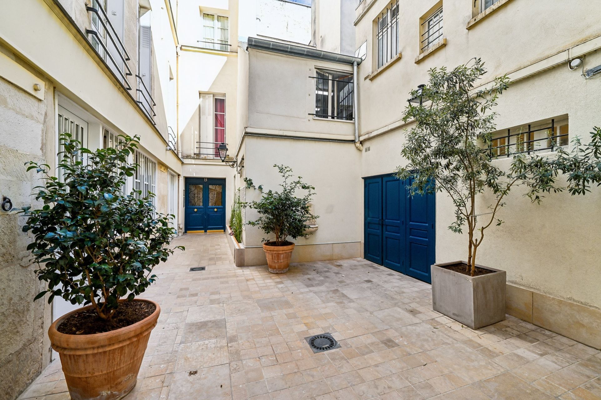 luxury apartment 4 Rooms for sale on PARIS (75001)