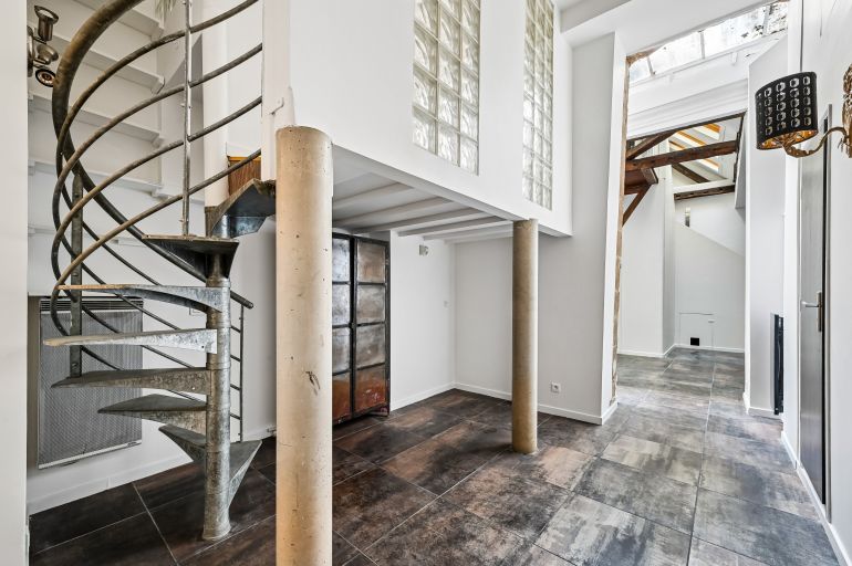 luxury apartment 4 Rooms for sale on PARIS (75001)