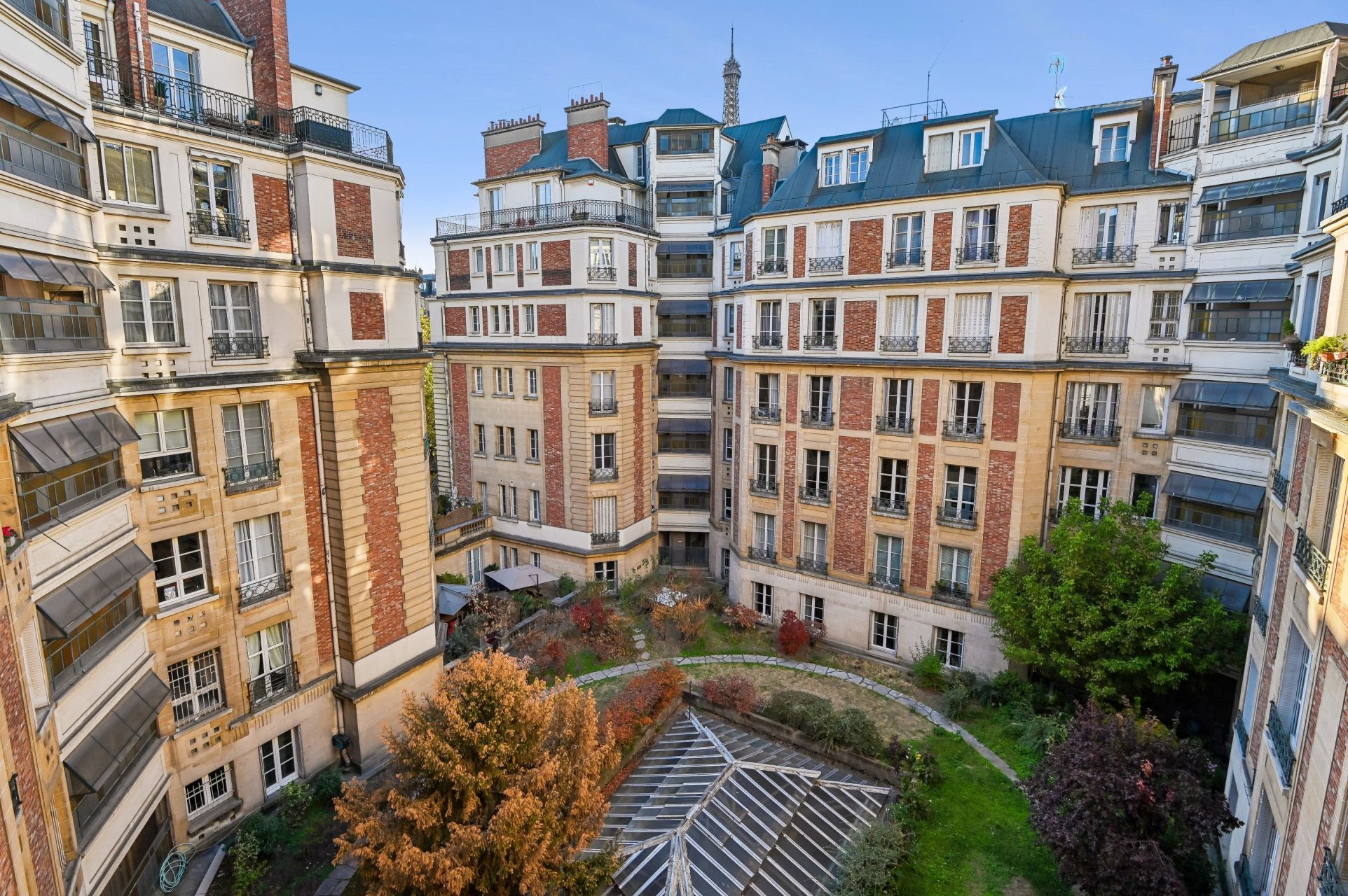 luxury apartment 9 Rooms for sale on PARIS (75007)