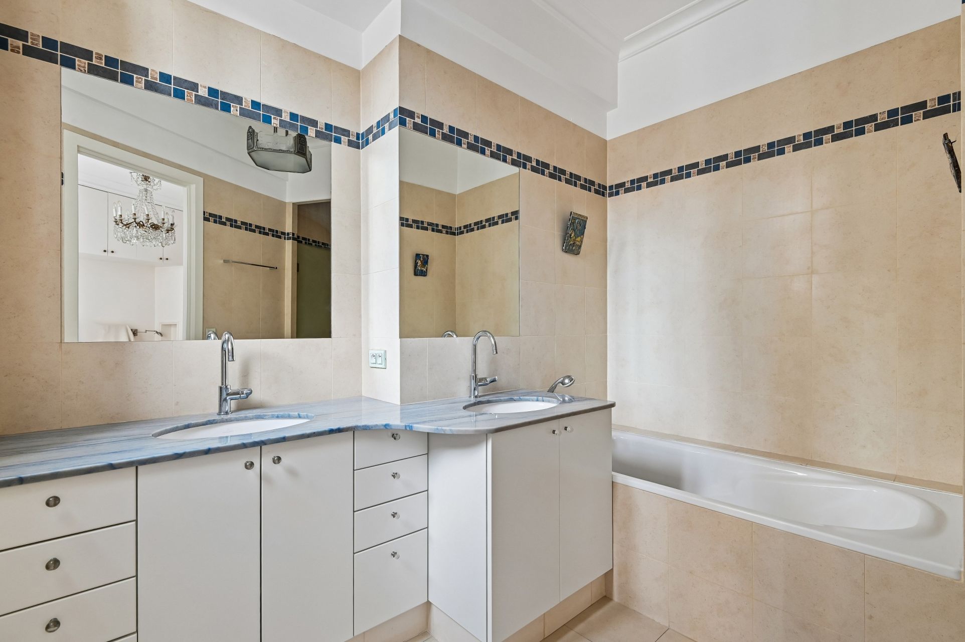 luxury apartment 9 Rooms for sale on PARIS (75007)