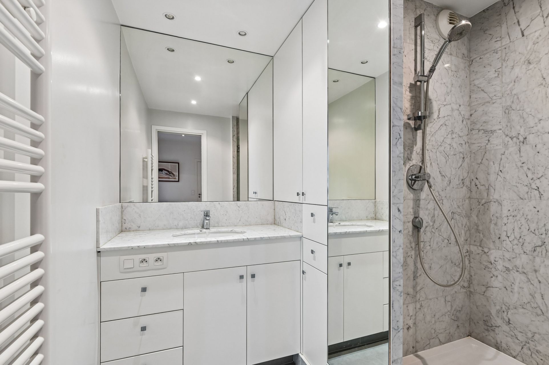 luxury apartment 9 Rooms for sale on PARIS (75007)
