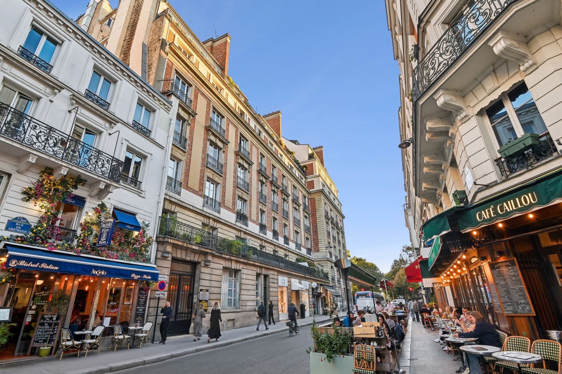 luxury apartment 9 Rooms for sale on PARIS (75007)