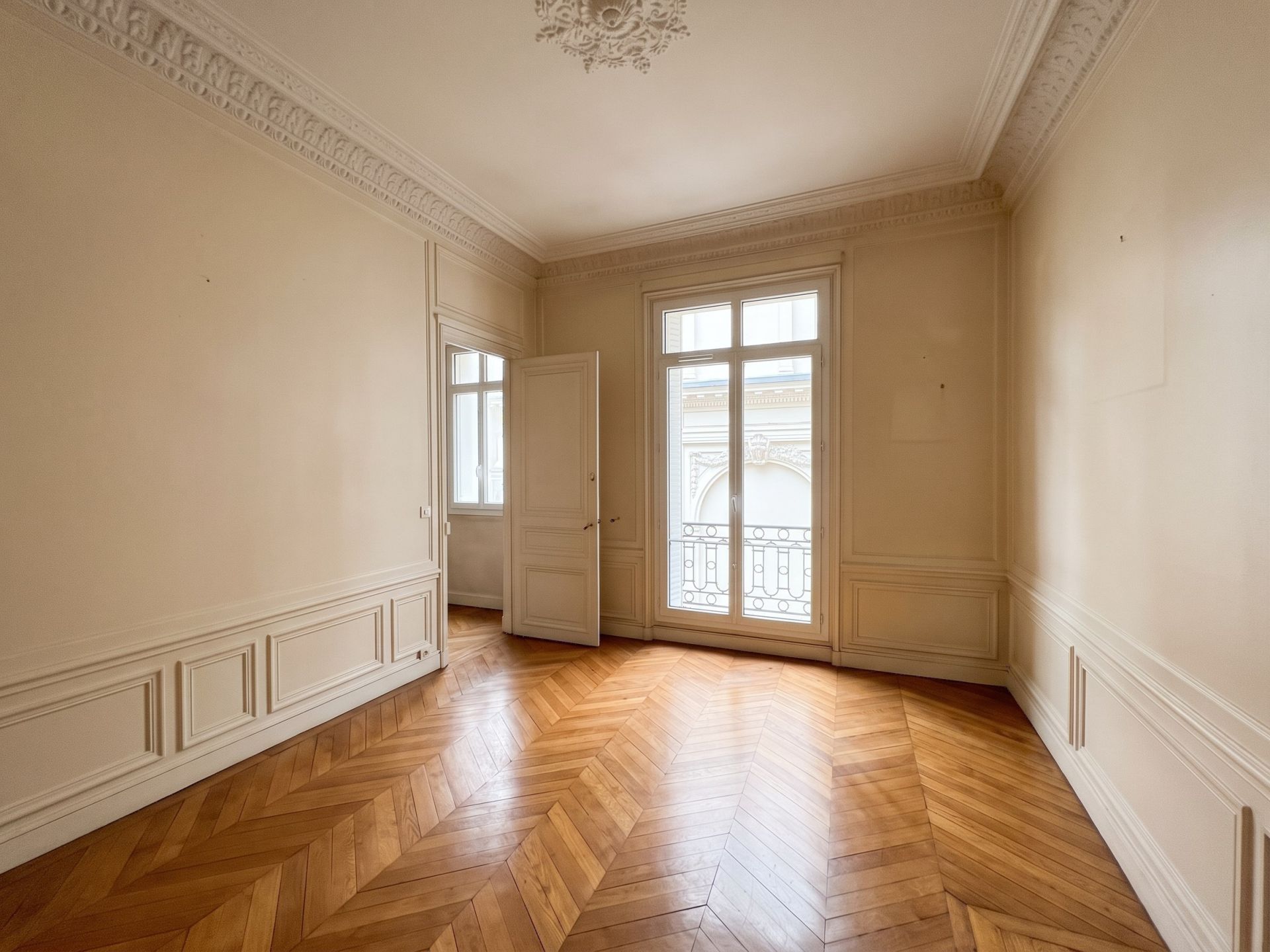 luxury apartment 3 Rooms for sale on PARIS (75002)