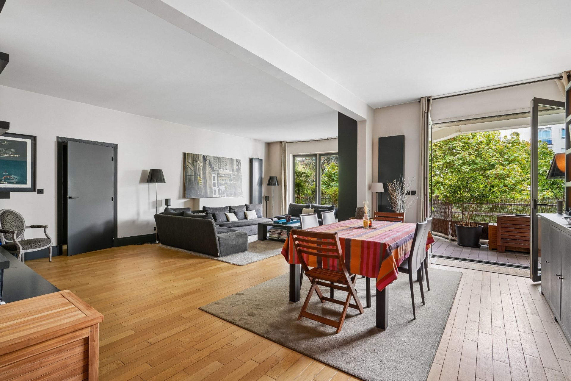luxury apartment 5 Rooms for sale on NEUILLY SUR SEINE (92200)